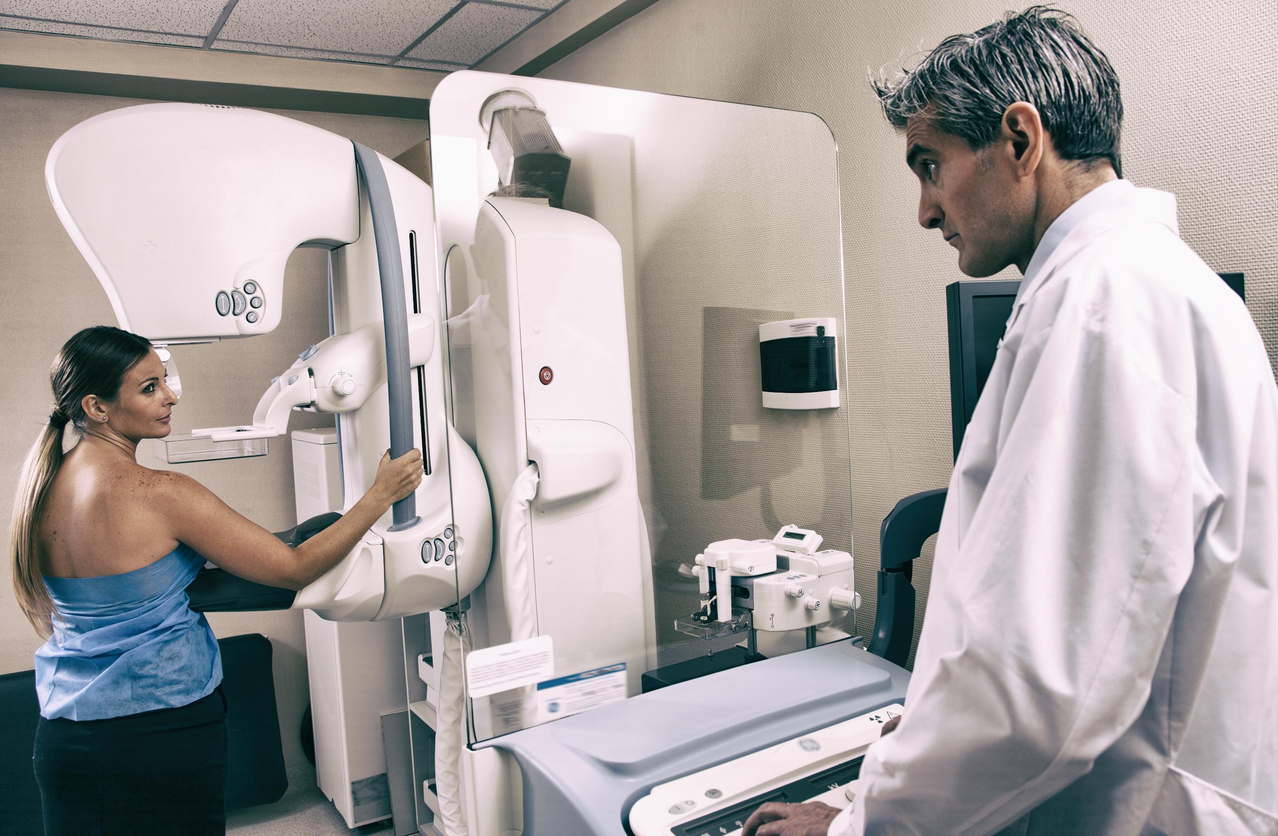 Как сделать маммографию в поликлинике. Обследование у маммолога. Кабинет маммолога. Камера у маммолога.